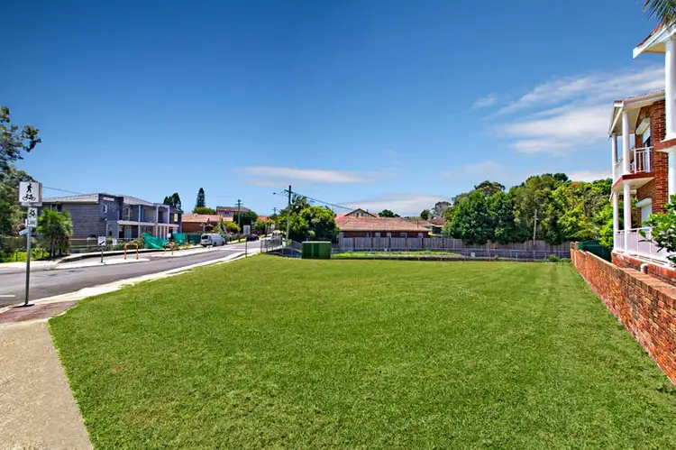 2 Narani Crescent, Earlwood NSW 2206