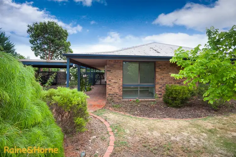 4 Oxford Close, Sunbury VIC 3429