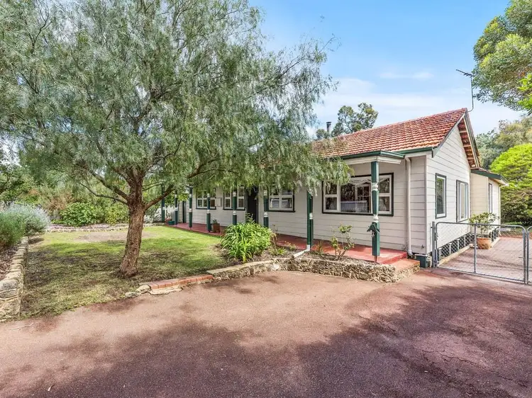 16 Peet Road, Kalamunda WA 6076