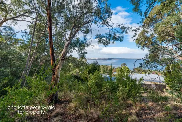 8 Elandra Road, Taroona TAS 7053