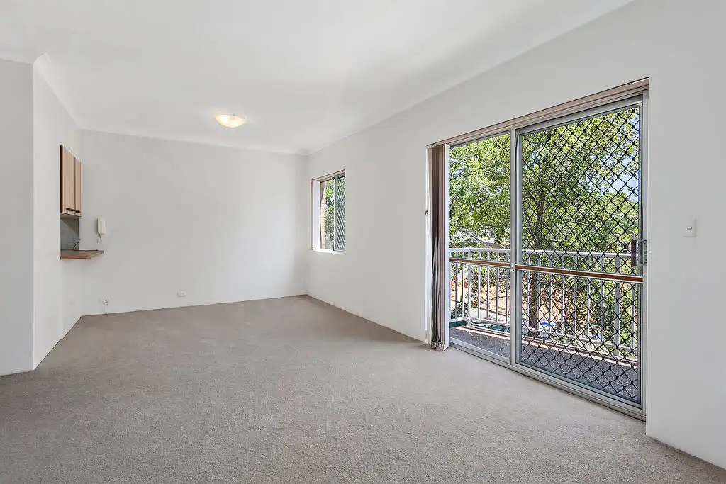Main view of Homely unit listing, 2/19-21 Robertson Street, Sutherland NSW 2232