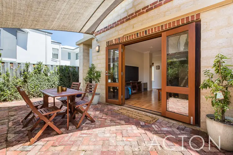 3/121 Fairway, Crawley WA 6009