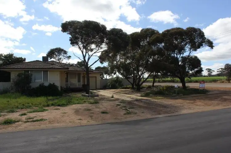 24 Harling Street, Merredin WA 6415