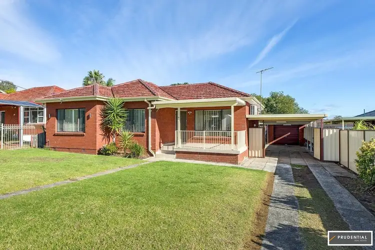 38 Parkland Avenue, Macquarie Fields NSW 2564
