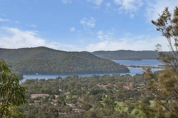 64 Kingsview Dr, Umina Beach NSW 2257