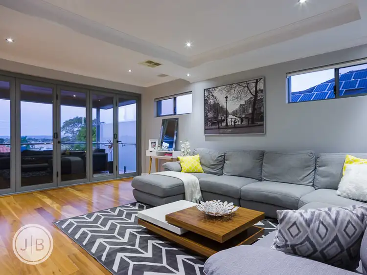 6 Sulman Avenue, Salter Point WA 6152