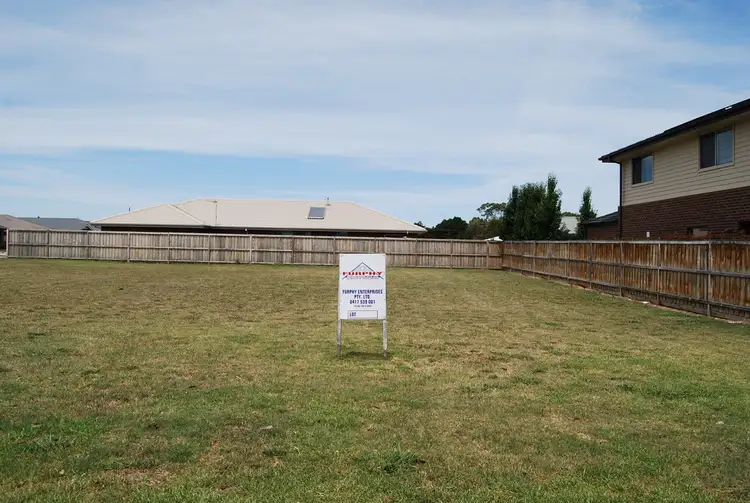 8 Shannon Boulevard, Bairnsdale VIC 3875