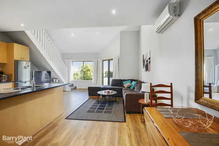 93/13-15 Hewish Road, Croydon VIC 3136