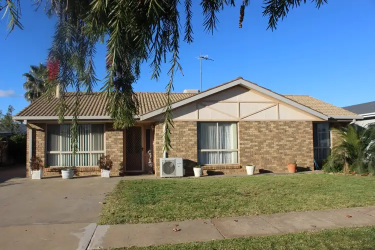 1/129 Baker Street, Temora NSW 2666