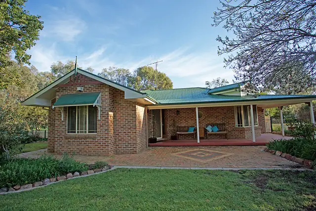 28 Pine Road, Parkes NSW 2870