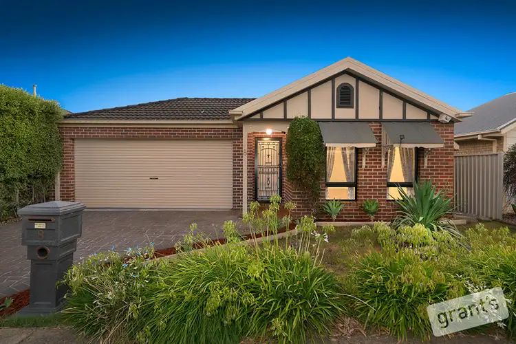 8 Catherine Place, Pakenham VIC 3810