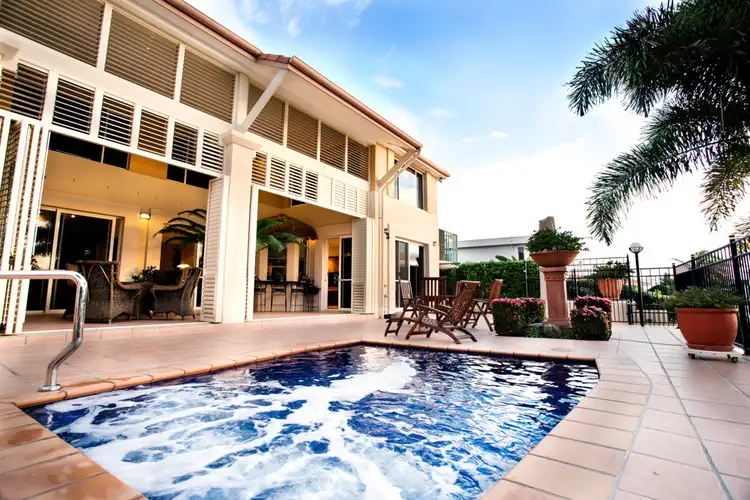 25 Andrea Avenue, Broadbeach Waters QLD 4218