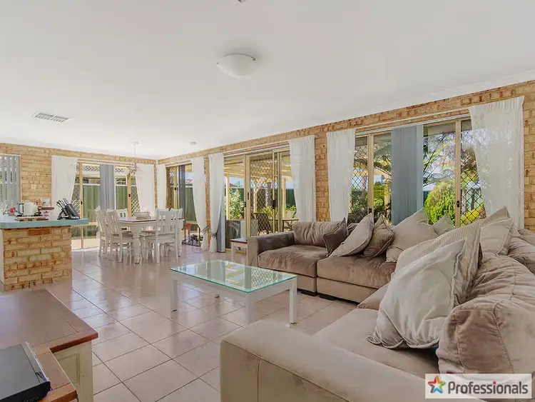 Second view of Homely house listing, 7 Glamis Court, Orelia WA 6167