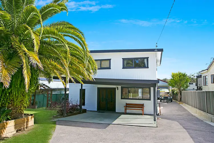 16 Dianne Avenue, Lake Munmorah NSW 2259