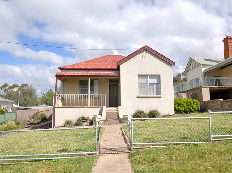27 Dalley Street, Junee NSW 2663