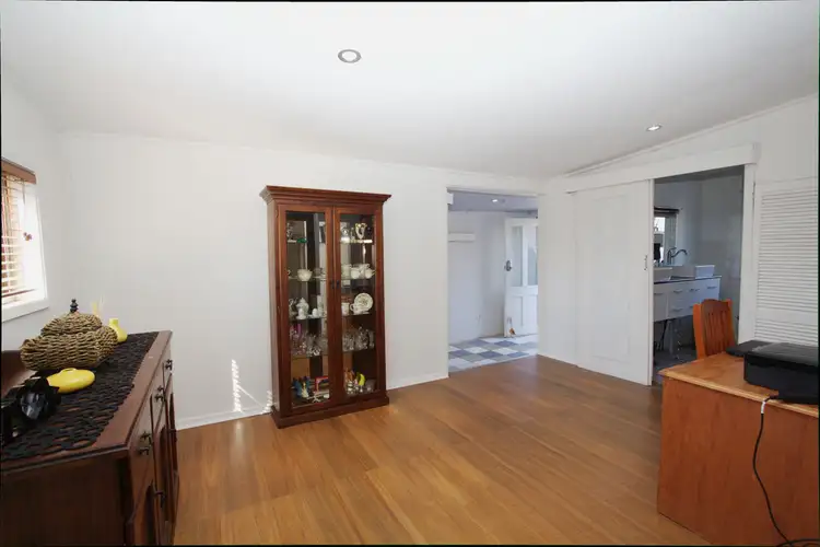 6 Talinga Ave, Point Clare NSW 2250