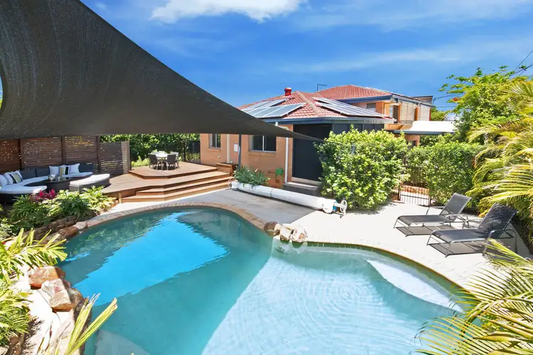 6b Hawthorne Street, Woody Point QLD 4019