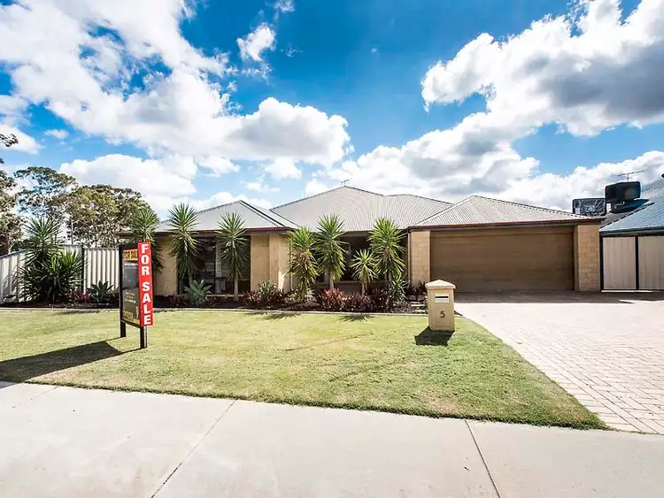 5 Pipe Lily Drive, High Wycombe WA 6057