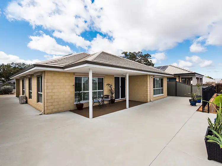 4 Cowara Way, Byford WA 6122