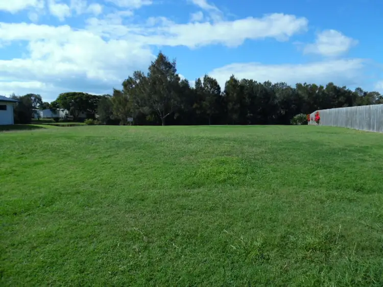 24 Harrison Circiut, Urangan QLD 4655