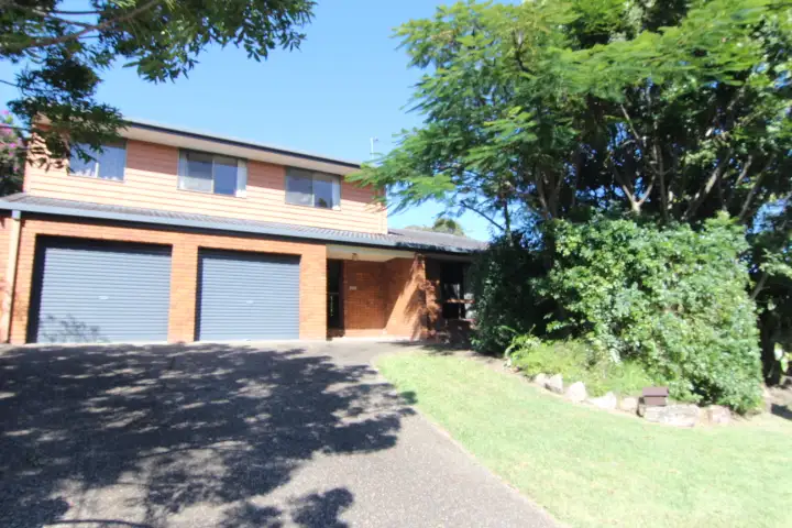 4 Kula Close, Benowa QLD 4217