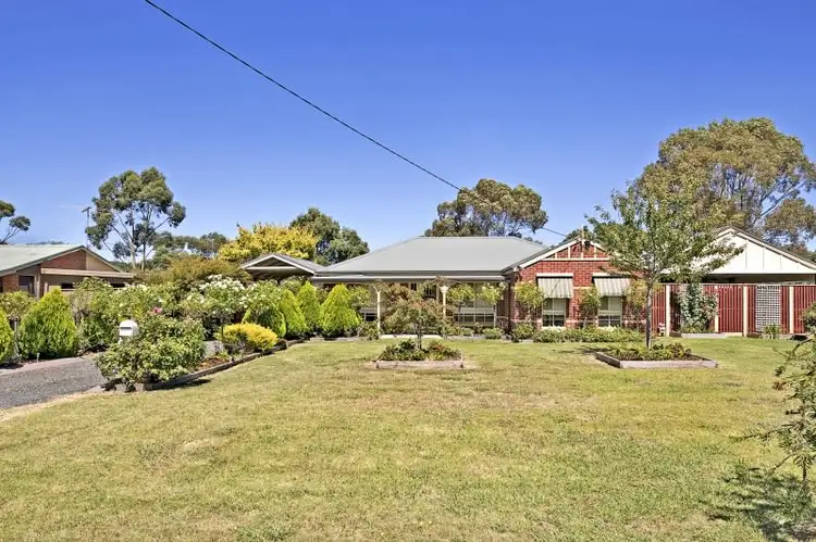 60 White Avenue, Romsey VIC 3434