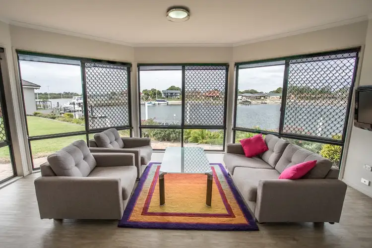 14 Edgewater Close, Yamba NSW 2464