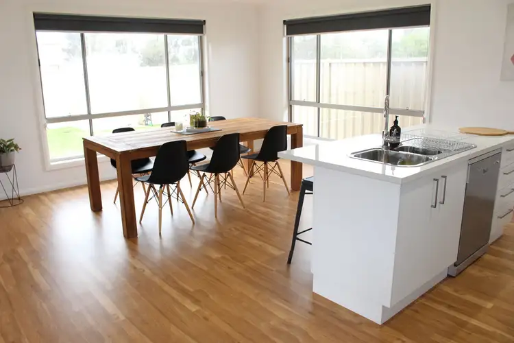 Second view of Homely house listing, 5 Heather Circuit, Mulwala NSW 2647