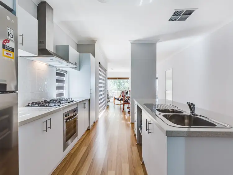 9 Isla Place, Piara Waters WA 6112