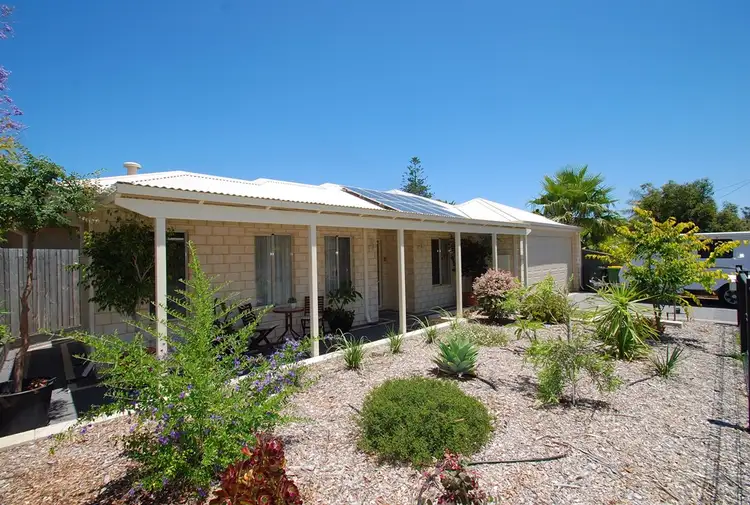 10 Carleton Crescent, Forrestfield WA 6058