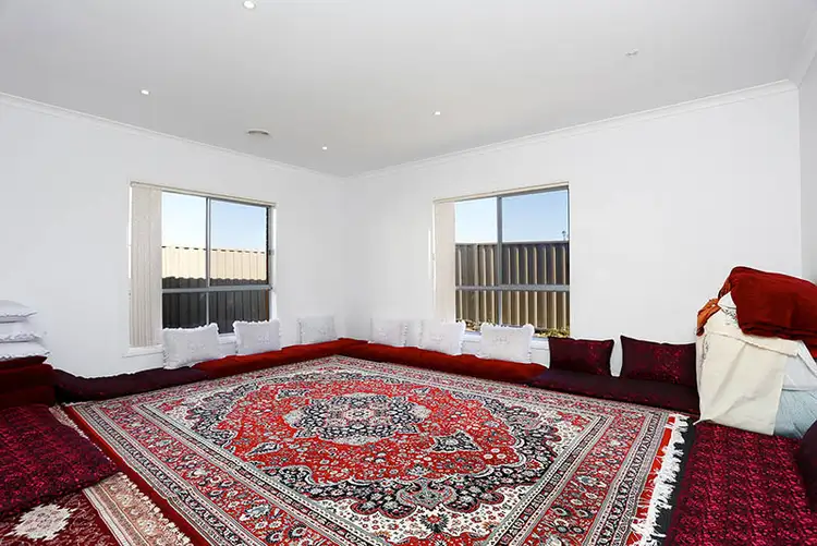Fifth view of Homely house listing, 3 Barter Crescent, Cranbourne East VIC 3977