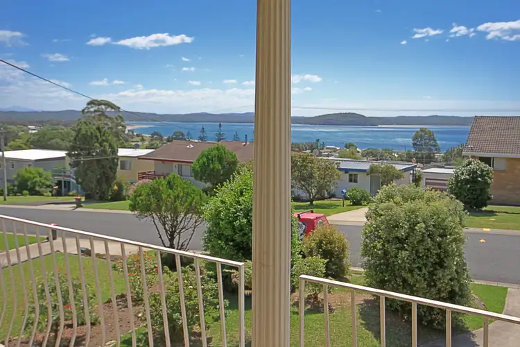 14 Joseph Street, Batehaven NSW 2536