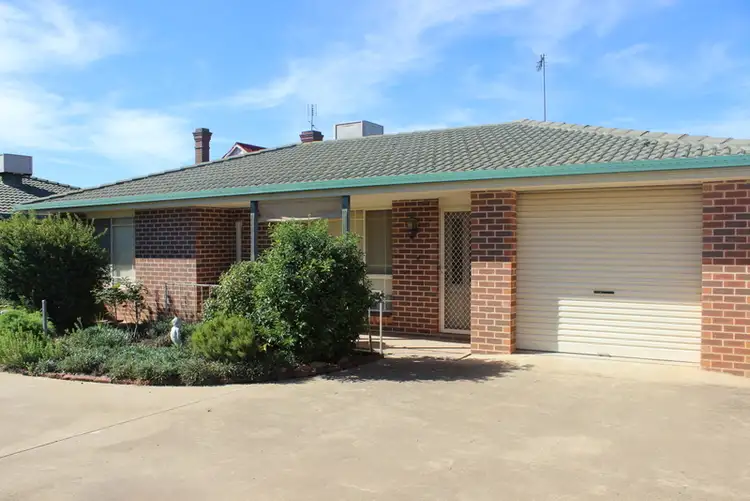Main view of Homely unit listing, 2/144 Baker Street, Temora NSW 2666