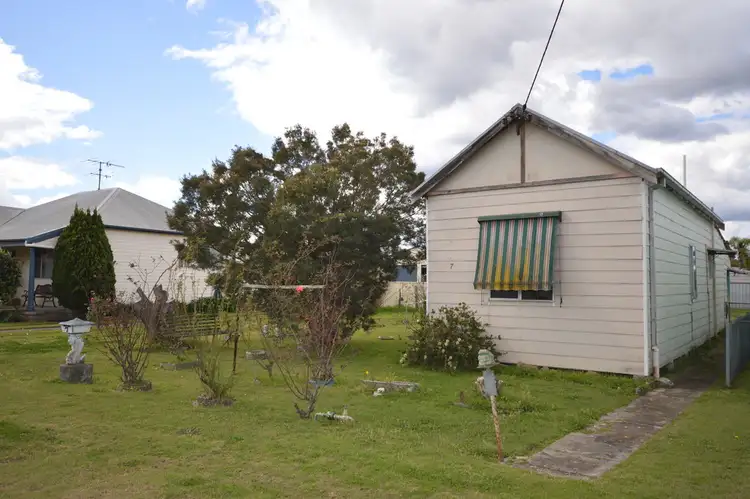 7 Barrett Avenue, Cessnock NSW 2325