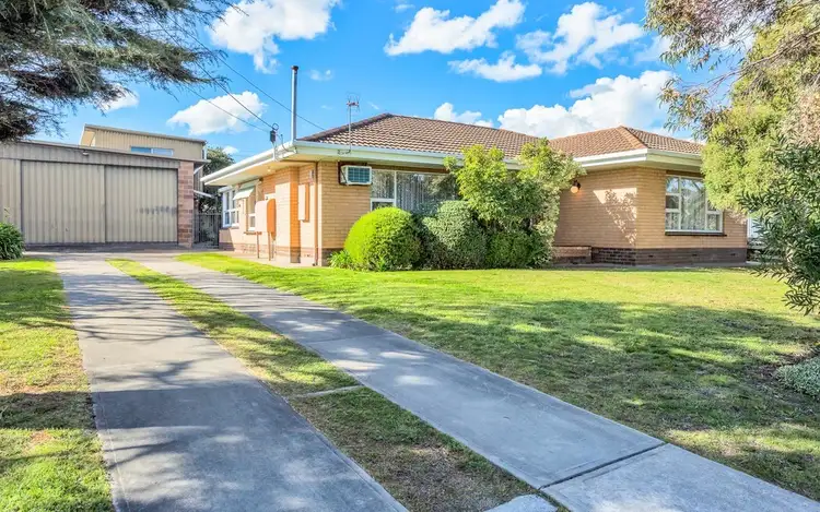 4 JAMES AVENUE, Victor Harbor SA 5211