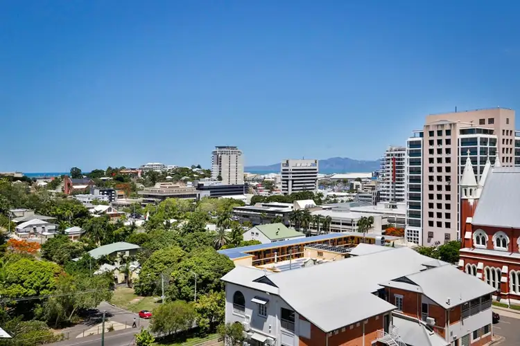 Apartment 1/3 Stanton Terrace, Townsville City QLD 4810