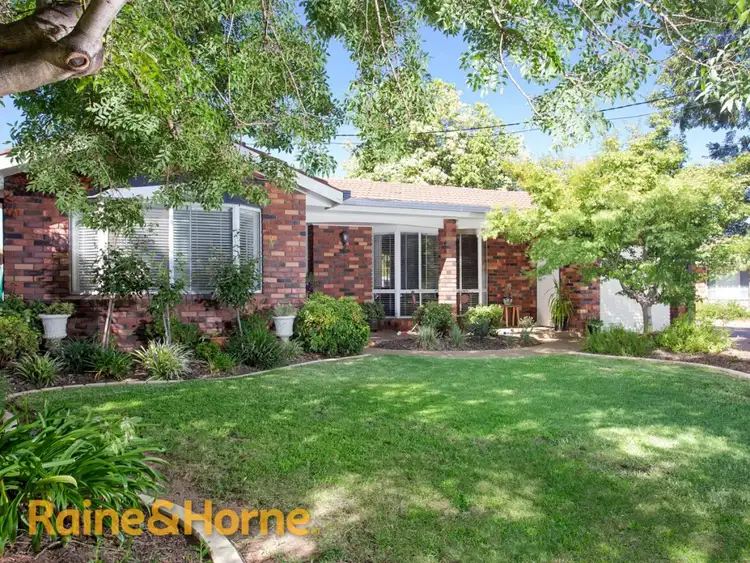 32 Oleander Crescent, Lake Albert NSW 2650