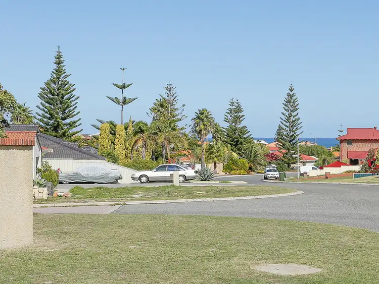 Fifth view of Homely house listing, 1 Empress Court, Ocean Reef WA 6027