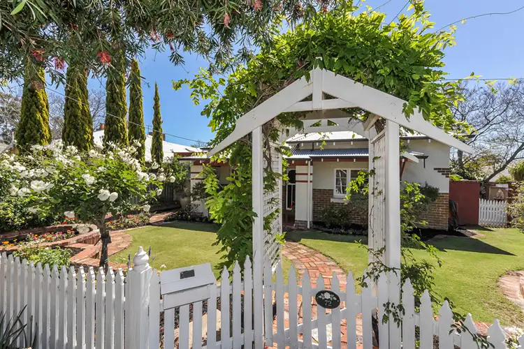 72 Dyson St, Kensington WA 6151