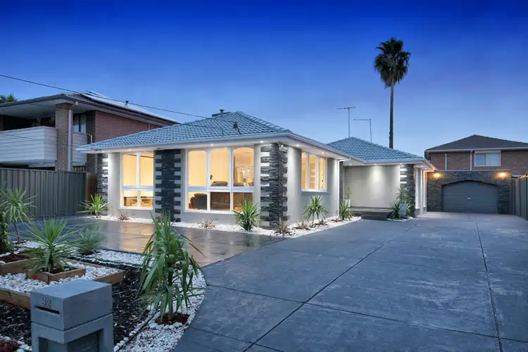 32 Grantley Drive, Gladstone Park VIC 3043