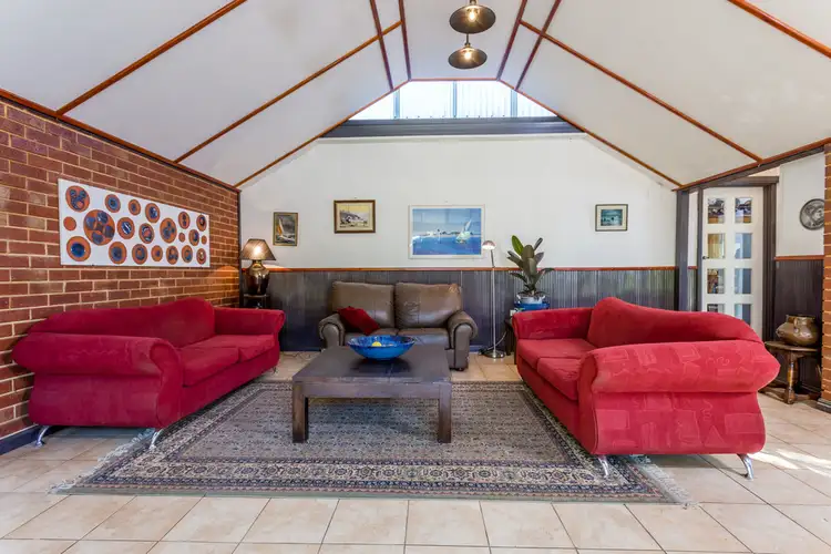 2 Windoo Place, Koongamia WA 6056