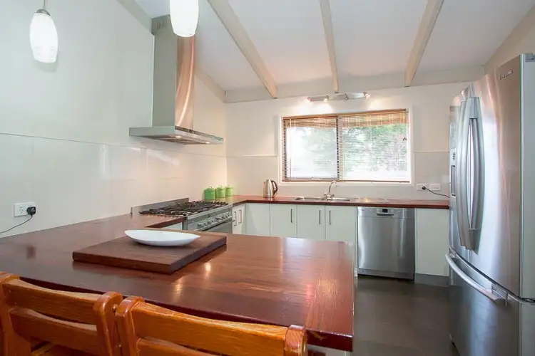 Second view of Homely house listing, 2 Laurel Court, Sunbury VIC 3429