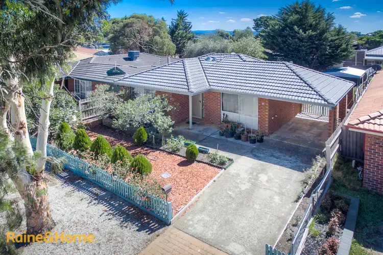 23 La Perouse Close, Sunbury VIC 3429