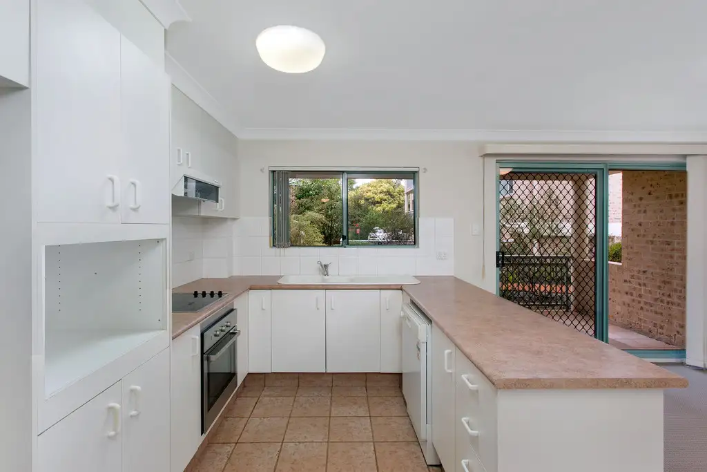 Main view of Homely unit listing, 4/52-58 Linden Street, Sutherland NSW 2232