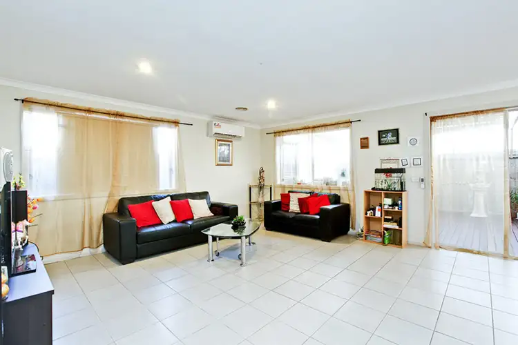 Second view of Homely house listing, 2/7 Craig Close, Truganina VIC 3029