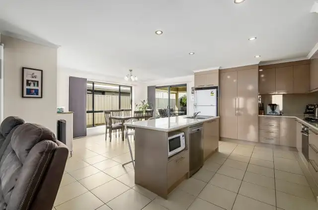 Second view of Homely house listing, 2/31 Ash Court, Mount Gambier SA 5290