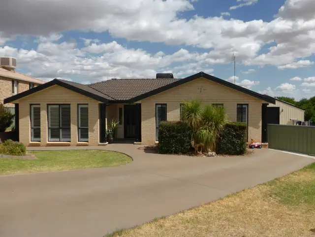 20 Glenburnie Close, Parkes NSW 2870