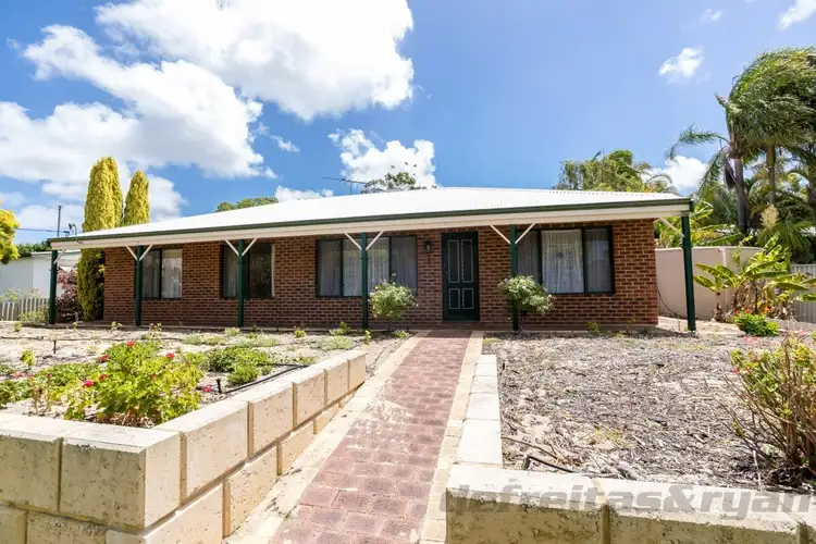 5 James Street, Mariginiup WA 6078