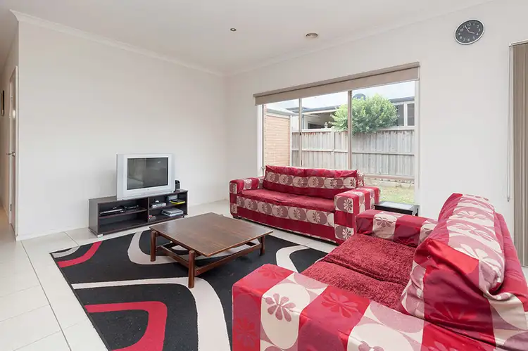 Fifth view of Homely house listing, 10 Ashville Place, Craigieburn VIC 3064