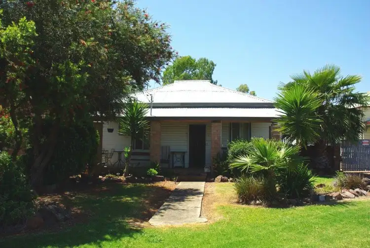 6 Railway Avenue, Wellington NSW 2820